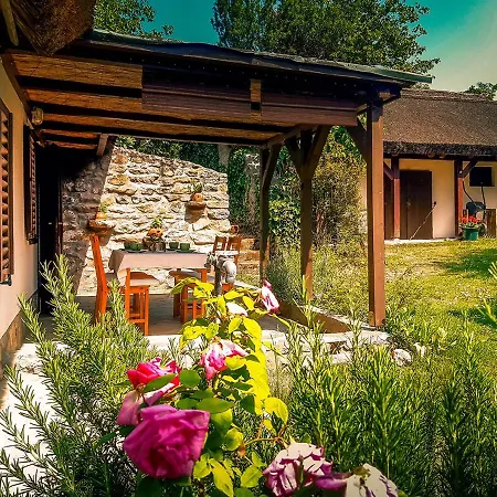 Semesterbostad Wild Boar - Romantic Getaway *